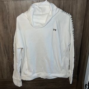 Washed, never worn Under Armour pullover size large woman’s loose fit